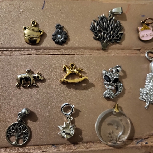 20ct Assorted Silver and Gold Fahion Pendants/Charms - Picture 2 of 3